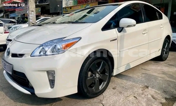 Buy Used Toyota Prius White Car in Bavet in Svay Rieng Province Buy Used Toyota Prius White Car in Bavet in Svay Rieng Province