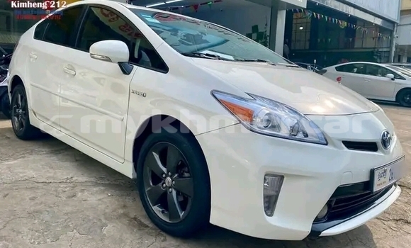 Buy Used Toyota Prius White Car in Bavet in Svay Rieng Province Buy Used Toyota Prius White Car in Bavet in Svay Rieng Province