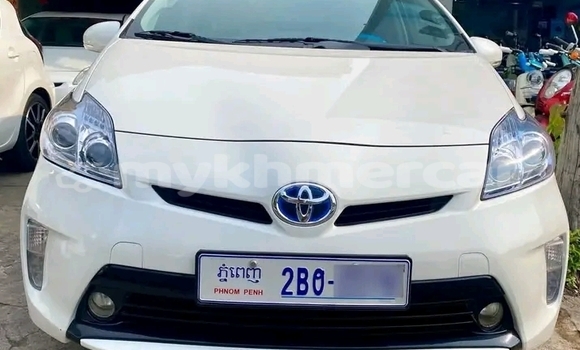 Buy Used Toyota Prius White Car in Bavet in Svay Rieng Province Buy Used Toyota Prius White Car in Bavet in Svay Rieng Province