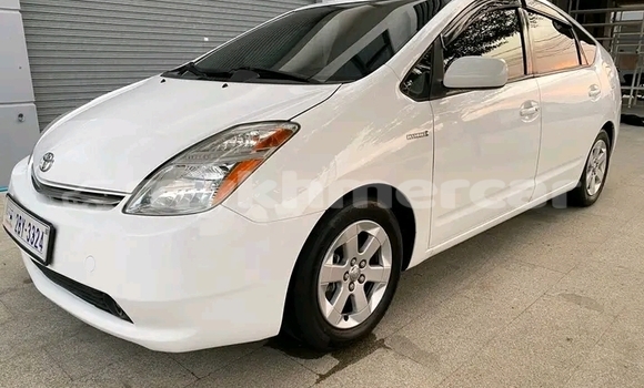 Buy Used Toyota Prius White Car in Chbar Mon in Kampong Speu Province Buy Used Toyota Prius White Car in Chbar Mon in Kampong Speu Province