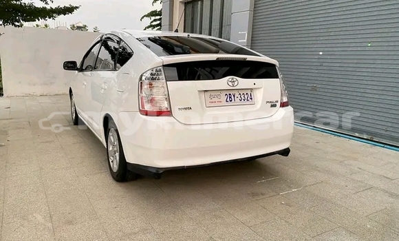 Buy Used Toyota Prius White Car in Chbar Mon in Kampong Speu Province Buy Used Toyota Prius White Car in Chbar Mon in Kampong Speu Province