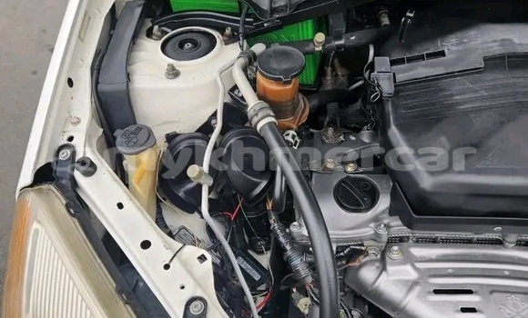 Buy Used Toyota RAV4 White Car in Chbar Mon in Kampong Speu Province Buy Used Toyota RAV4 White Car in Chbar Mon in Kampong Speu Province