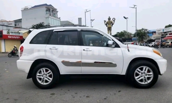 Buy Used Toyota RAV4 White Car in Chbar Mon in Kampong Speu Province Buy Used Toyota RAV4 White Car in Chbar Mon in Kampong Speu Province