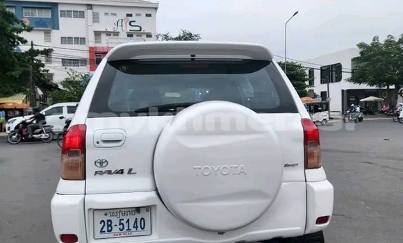 Buy Used Toyota RAV4 White Car in Chbar Mon in Kampong Speu Province Buy Used Toyota RAV4 White Car in Chbar Mon in Kampong Speu Province