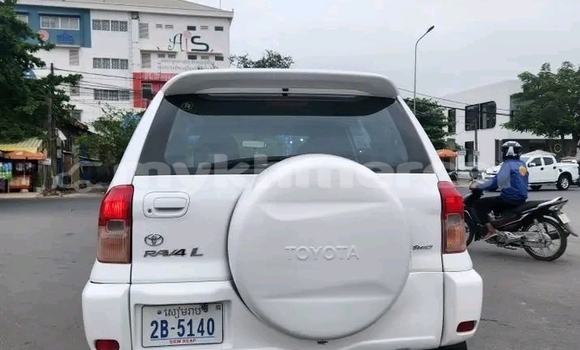 Buy Used Toyota RAV4 White Car in Chbar Mon in Kampong Speu Province Buy Used Toyota RAV4 White Car in Chbar Mon in Kampong Speu Province