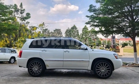 Buy Used Toyota Highlander White Car in Chbar Mon in Kampong Speu Province Buy Used Toyota Highlander White Car in Chbar Mon in Kampong Speu Province