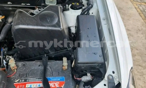 Buy Used Toyota Highlander White Car in Chbar Mon in Kampong Speu Province Buy Used Toyota Highlander White Car in Chbar Mon in Kampong Speu Province