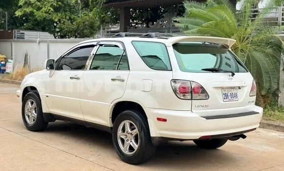 Buy Used Lexus RX 300 White Car in Chbar Mon in Kampong Speu Province Buy Used Lexus RX 300 White Car in Chbar Mon in Kampong Speu Province