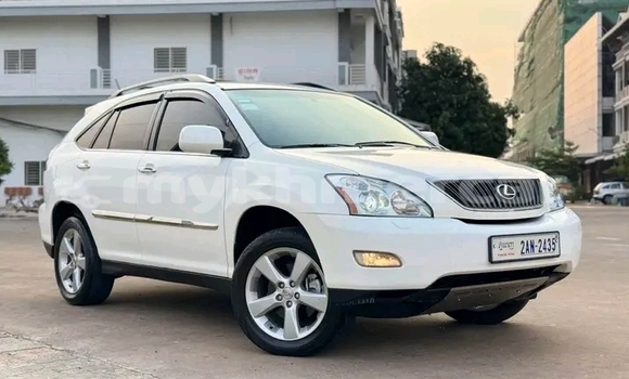 Buy Used Lexus RX 330 White Car in Chbar Mon in Kampong Speu Province Buy Used Lexus RX 330 White Car in Chbar Mon in Kampong Speu Province