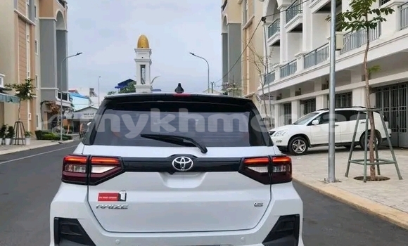 Buy Used Toyota Ractis White Car in Chbar Mon in Kampong Speu Province Buy Used Toyota Ractis White Car in Chbar Mon in Kampong Speu Province