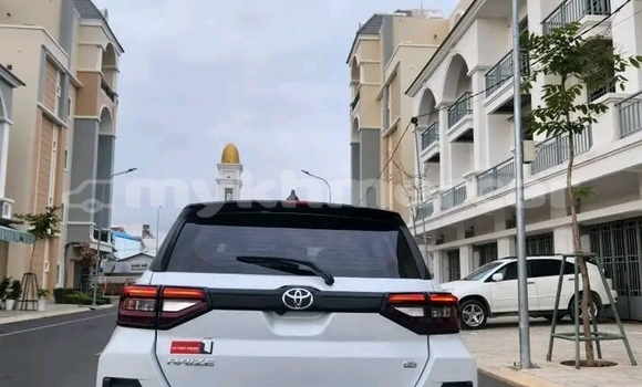 Buy Used Toyota Ractis White Car in Chbar Mon in Kampong Speu Province Buy Used Toyota Ractis White Car in Chbar Mon in Kampong Speu Province