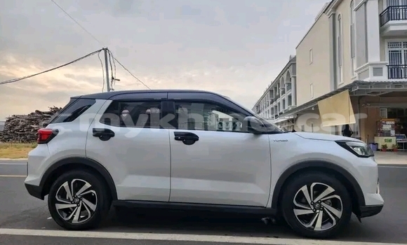 Buy Used Toyota Ractis White Car in Chbar Mon in Kampong Speu Province Buy Used Toyota Ractis White Car in Chbar Mon in Kampong Speu Province