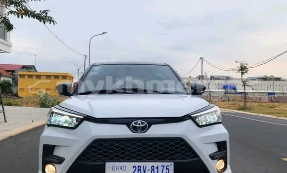 Buy Used Toyota Ractis White Car in Chbar Mon in Kampong Speu Province Buy Used Toyota Ractis White Car in Chbar Mon in Kampong Speu Province