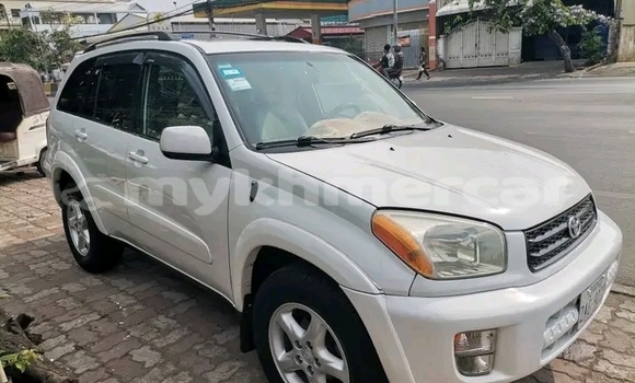 Buy Used Toyota RAV4 White Car in Chbar Mon in Kampong Speu Province Buy Used Toyota RAV4 White Car in Chbar Mon in Kampong Speu Province