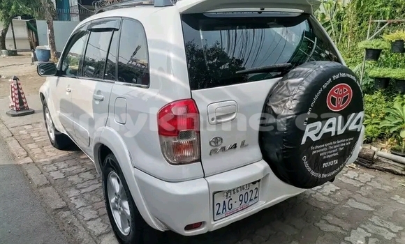 Buy Used Toyota RAV4 White Car in Chbar Mon in Kampong Speu Province Buy Used Toyota RAV4 White Car in Chbar Mon in Kampong Speu Province
