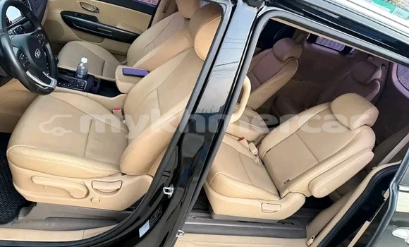 Buy Used Kia Carnival Black Car in Chbar Mon in Kampong Speu Province Buy Used Kia Carnival Black Car in Chbar Mon in Kampong Speu Province