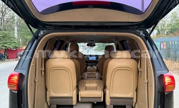 Buy Used Kia Carnival Black Car in Chbar Mon in Kampong Speu Province Buy Used Kia Carnival Black Car in Chbar Mon in Kampong Speu Province