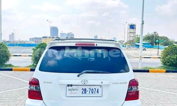 Buy Used Toyota Highlander White Car in Khemarak Phoumin in Koh Kong Province Buy Used Toyota Highlander White Car in Khemarak Phoumin in Koh Kong Province