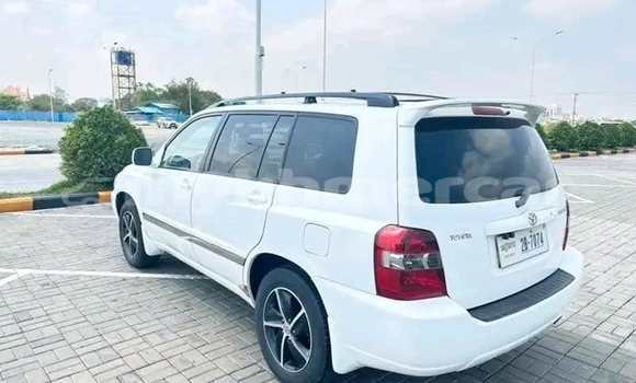 Buy Used Toyota Highlander White Car in Khemarak Phoumin in Koh Kong Province Buy Used Toyota Highlander White Car in Khemarak Phoumin in Koh Kong Province