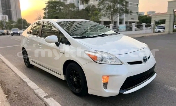 Buy Used Toyota Prius White Car in Chbar Mon in Kampong Speu Province Buy Used Toyota Prius White Car in Chbar Mon in Kampong Speu Province