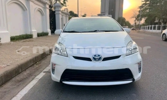 Buy Used Toyota Prius White Car in Chbar Mon in Kampong Speu Province Buy Used Toyota Prius White Car in Chbar Mon in Kampong Speu Province