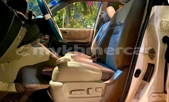 Buy Used Toyota Highlander White Car in Chbar Mon in Kampong Speu Province Buy Used Toyota Highlander White Car in Chbar Mon in Kampong Speu Province
