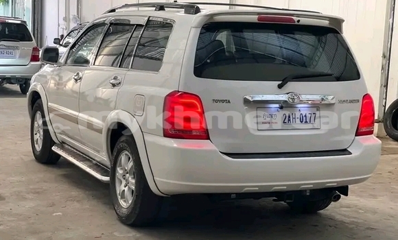 Buy Used Toyota Highlander White Car in Chbar Mon in Kampong Speu Province Buy Used Toyota Highlander White Car in Chbar Mon in Kampong Speu Province