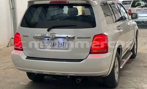 Buy Used Toyota Highlander White Car in Chbar Mon in Kampong Speu Province Buy Used Toyota Highlander White Car in Chbar Mon in Kampong Speu Province