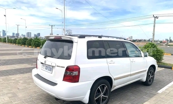 Buy Used Toyota Highlander White Car in Cheom Ksan in Preah Vihear Province Buy Used Toyota Highlander White Car in Cheom Ksan in Preah Vihear Province