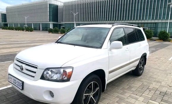 Buy Used Toyota Highlander White Car in Cheom Ksan in Preah Vihear Province Buy Used Toyota Highlander White Car in Cheom Ksan in Preah Vihear Province