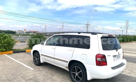 Buy Used Toyota Highlander White Car in Cheom Ksan in Preah Vihear Province Buy Used Toyota Highlander White Car in Cheom Ksan in Preah Vihear Province