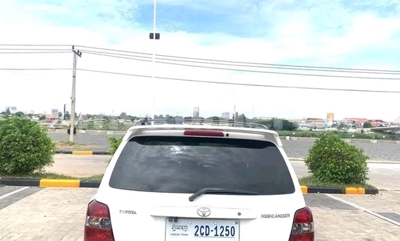 Buy Used Toyota Highlander White Car in Cheom Ksan in Preah Vihear Province Buy Used Toyota Highlander White Car in Cheom Ksan in Preah Vihear Province