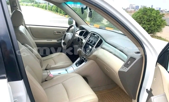 Buy Used Toyota Highlander White Car in Cheom Ksan in Preah Vihear Province Buy Used Toyota Highlander White Car in Cheom Ksan in Preah Vihear Province
