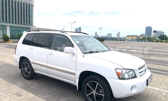 Buy Used Toyota Highlander White Car in Cheom Ksan in Preah Vihear Province Buy Used Toyota Highlander White Car in Cheom Ksan in Preah Vihear Province