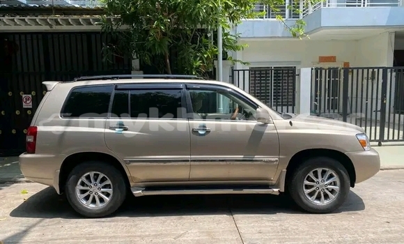 Buy Used Toyota Highlander Other Car in Chbar Mon in Kampong Speu Province Buy Used Toyota Highlander Other Car in Chbar Mon in Kampong Speu Province