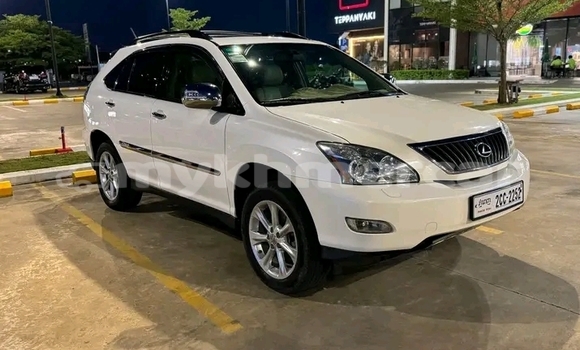 Buy Used Lexus LX White Car in Chbar Mon in Kampong Speu Province Buy Used Lexus LX White Car in Chbar Mon in Kampong Speu Province