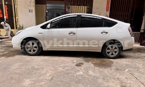 Buy Used Toyota Prius White Car in Cheom Ksan in Preah Vihear Province Buy Used Toyota Prius White Car in Cheom Ksan in Preah Vihear Province