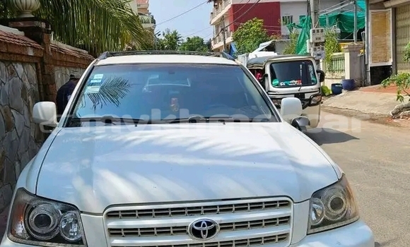 Buy Used Toyota Highlander White Car in Chbar Mon in Kampong Speu Province Buy Used Toyota Highlander White Car in Chbar Mon in Kampong Speu Province