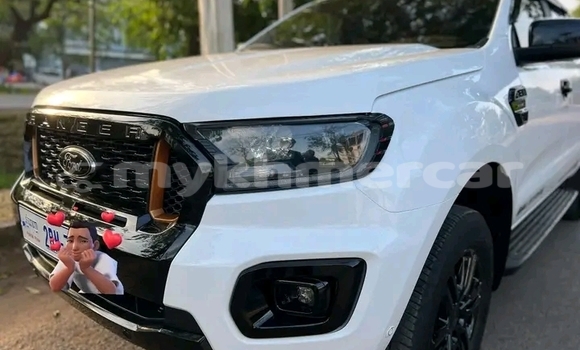 Buy Used Ford Windstar White Car in Kratié in Kratié Province Buy Used Ford Windstar White Car in Kratié in Kratié Province