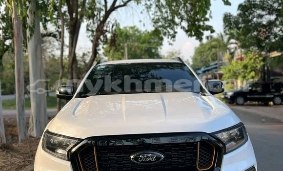 Buy Used Ford Windstar White Car in Kratié in Kratié Province Buy Used Ford Windstar White Car in Kratié in Kratié Province