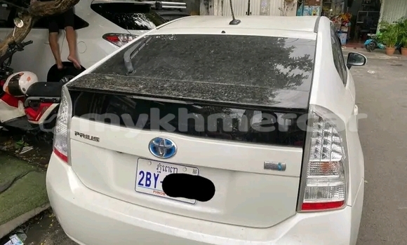 Buy Used Toyota Prius White Car in Chbar Mon in Kampong Speu Province Buy Used Toyota Prius White Car in Chbar Mon in Kampong Speu Province