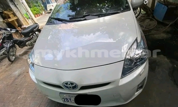 Buy Used Toyota Prius White Car in Chbar Mon in Kampong Speu Province Buy Used Toyota Prius White Car in Chbar Mon in Kampong Speu Province