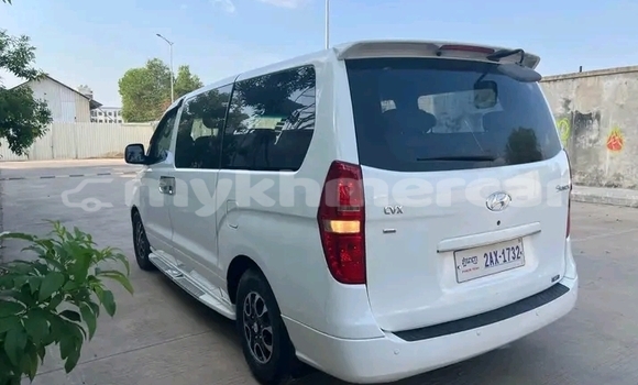 Buy Used Toyota Starlet White Car in Chbar Mon in Kampong Speu Province Buy Used Toyota Starlet White Car in Chbar Mon in Kampong Speu Province