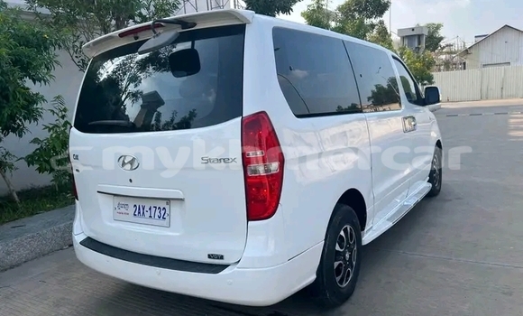 Buy Used Toyota Starlet White Car in Chbar Mon in Kampong Speu Province Buy Used Toyota Starlet White Car in Chbar Mon in Kampong Speu Province