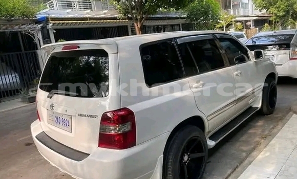 Buy Used Toyota Highlander White Car in Cheom Ksan in Preah Vihear Province Buy Used Toyota Highlander White Car in Cheom Ksan in Preah Vihear Province