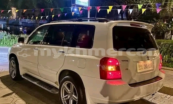 Buy Used Toyota Highlander White Car in Cheom Ksan in Preah Vihear Province Buy Used Toyota Highlander White Car in Cheom Ksan in Preah Vihear Province