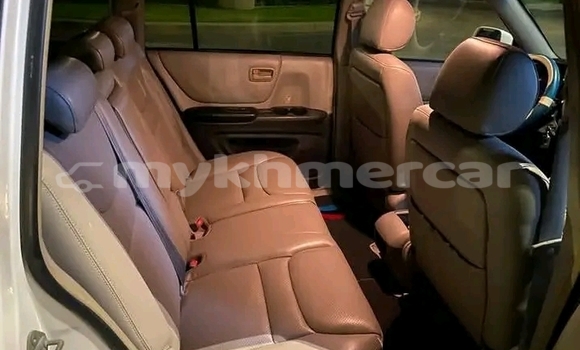 Buy Used Toyota Highlander White Car in Oudong in Kampong Speu Province Buy Used Toyota Highlander White Car in Oudong in Kampong Speu Province