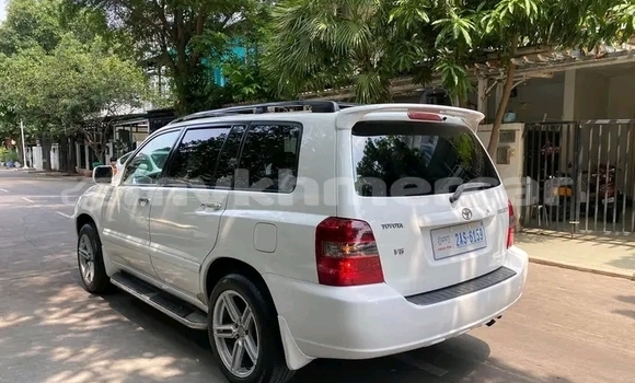Buy Used Toyota Highlander White Car in Cheom Ksan in Preah Vihear Province Buy Used Toyota Highlander White Car in Cheom Ksan in Preah Vihear Province