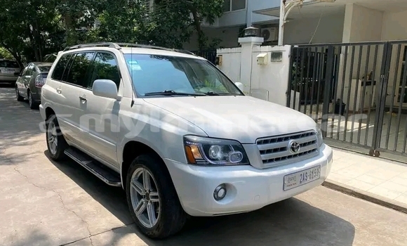 Buy Used Toyota Highlander White Car in Cheom Ksan in Preah Vihear Province Buy Used Toyota Highlander White Car in Cheom Ksan in Preah Vihear Province