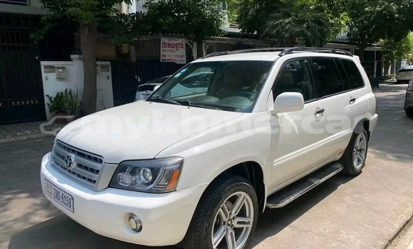 Buy Used Toyota Highlander White Car in Cheom Ksan in Preah Vihear Province Buy Used Toyota Highlander White Car in Cheom Ksan in Preah Vihear Province